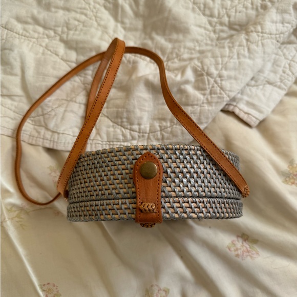 Blue wicker/rattan purse - Picture 3 of 3